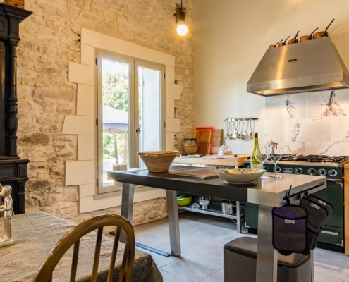 L'Orangerie Duras: Lower kitchen & dining room